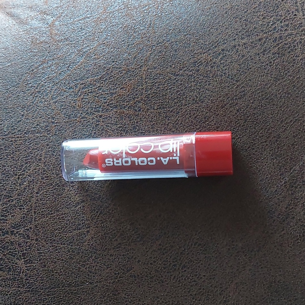 L.A. Colors lipstick *berry red* - Picture 1 of 2